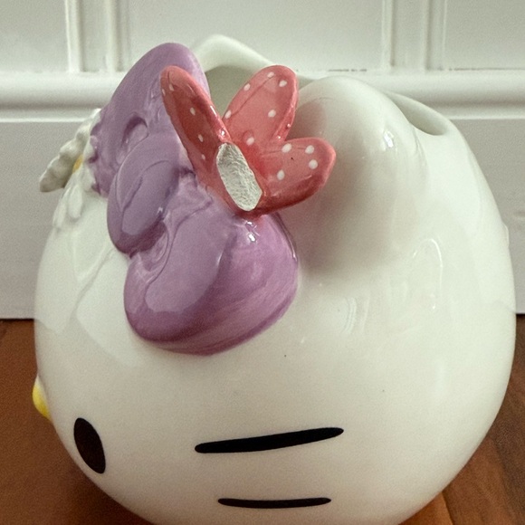 Damaged-Hello Kitty Blue Sky Ceramic Planter With Daisy Flowers Butterfly Detail - Picture 2 of 9